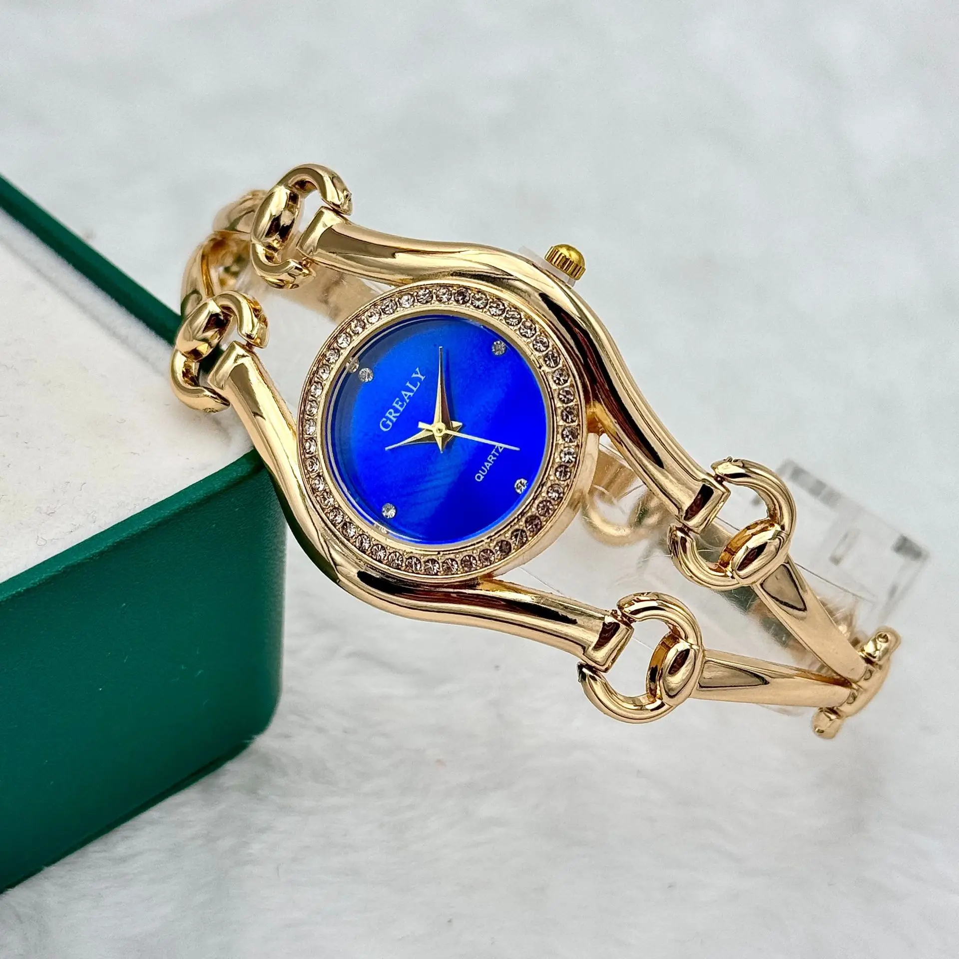 Green Crystal Bracelet Women's Quartz Watch — feature 13
