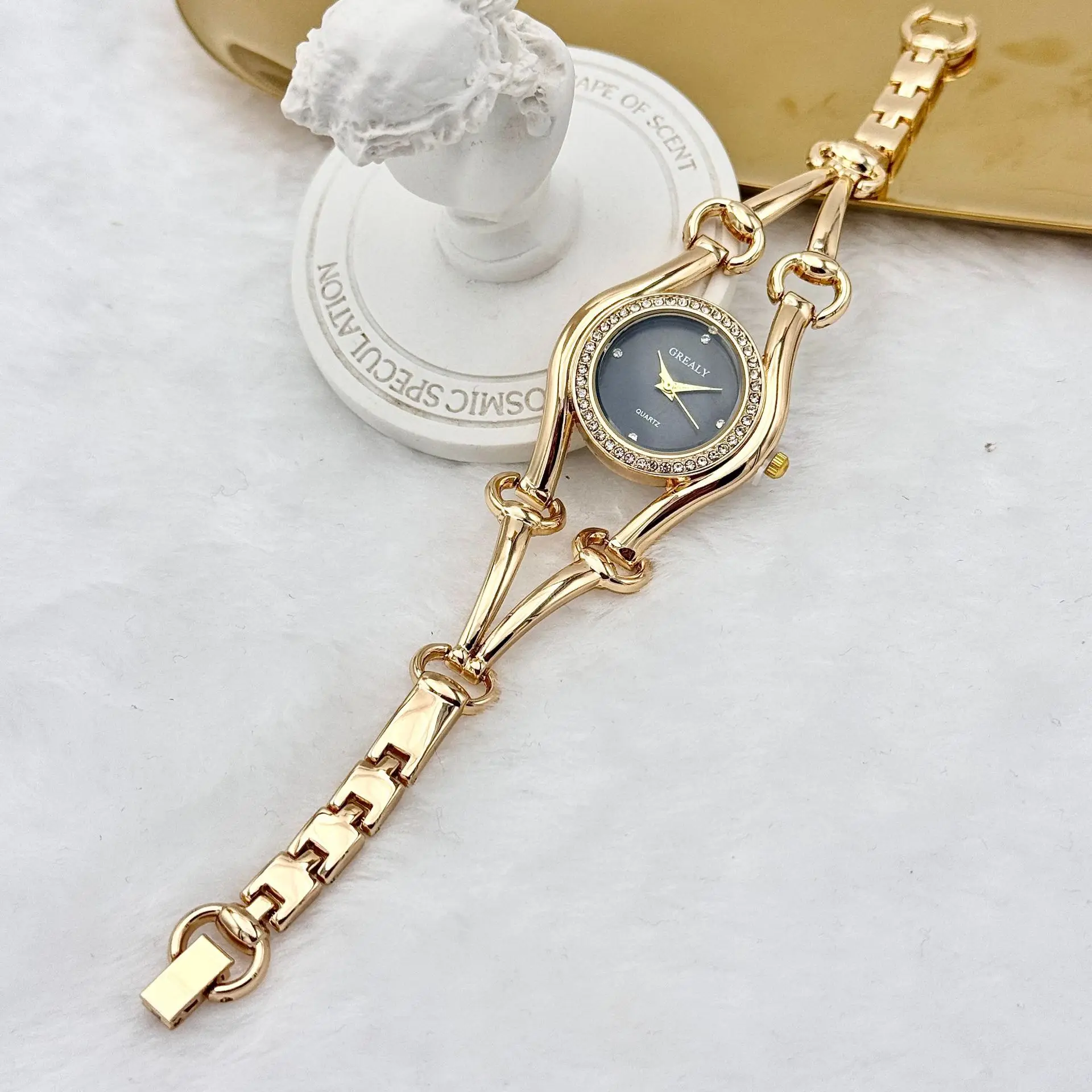 Green Crystal Bracelet Women's Quartz Watch — feature 16