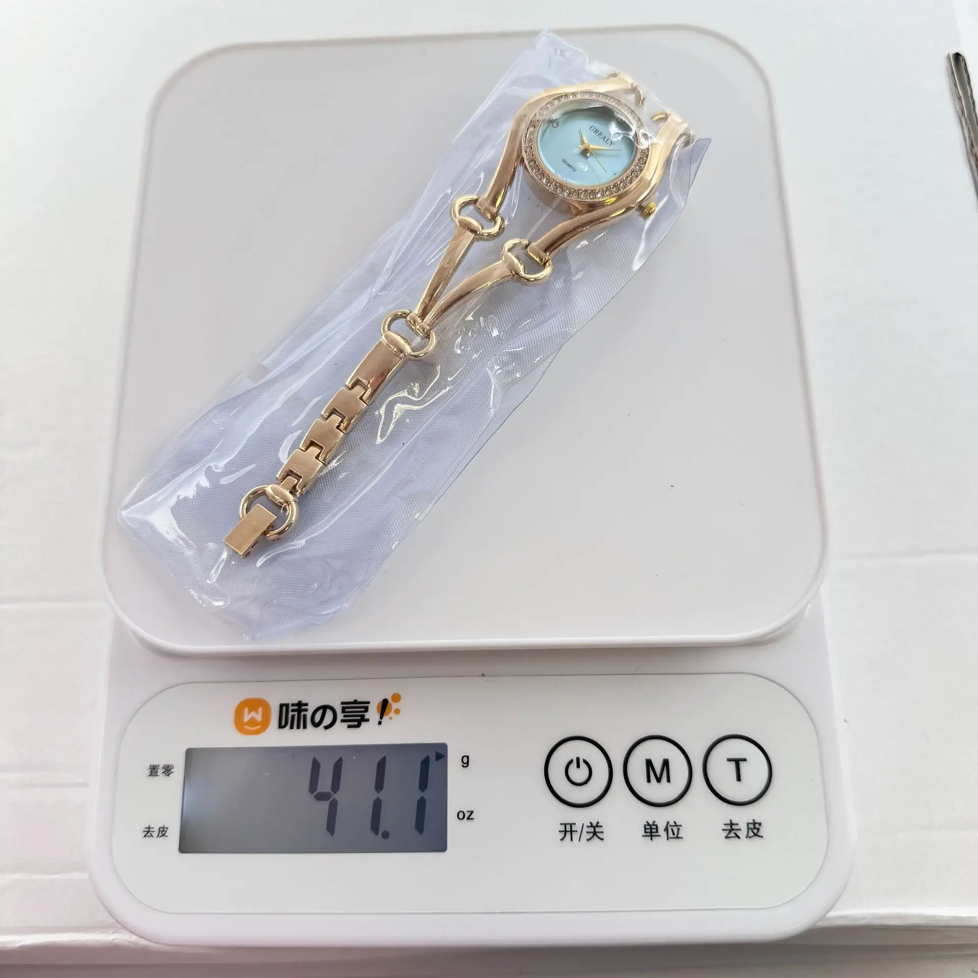 Green Crystal Bracelet Women's Quartz Watch — feature 2
