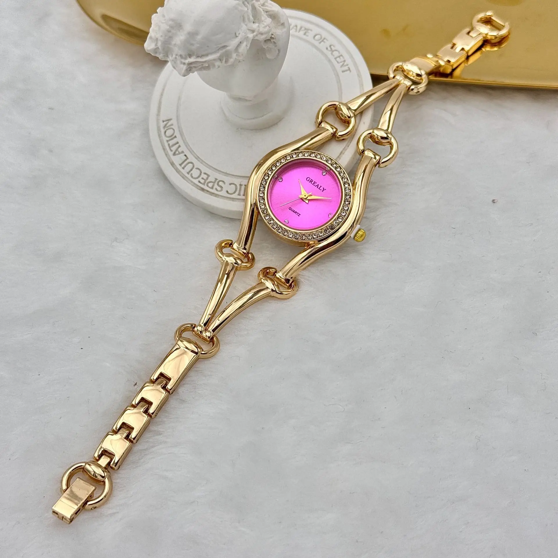 Green Crystal Bracelet Women's Quartz Watch — feature 20