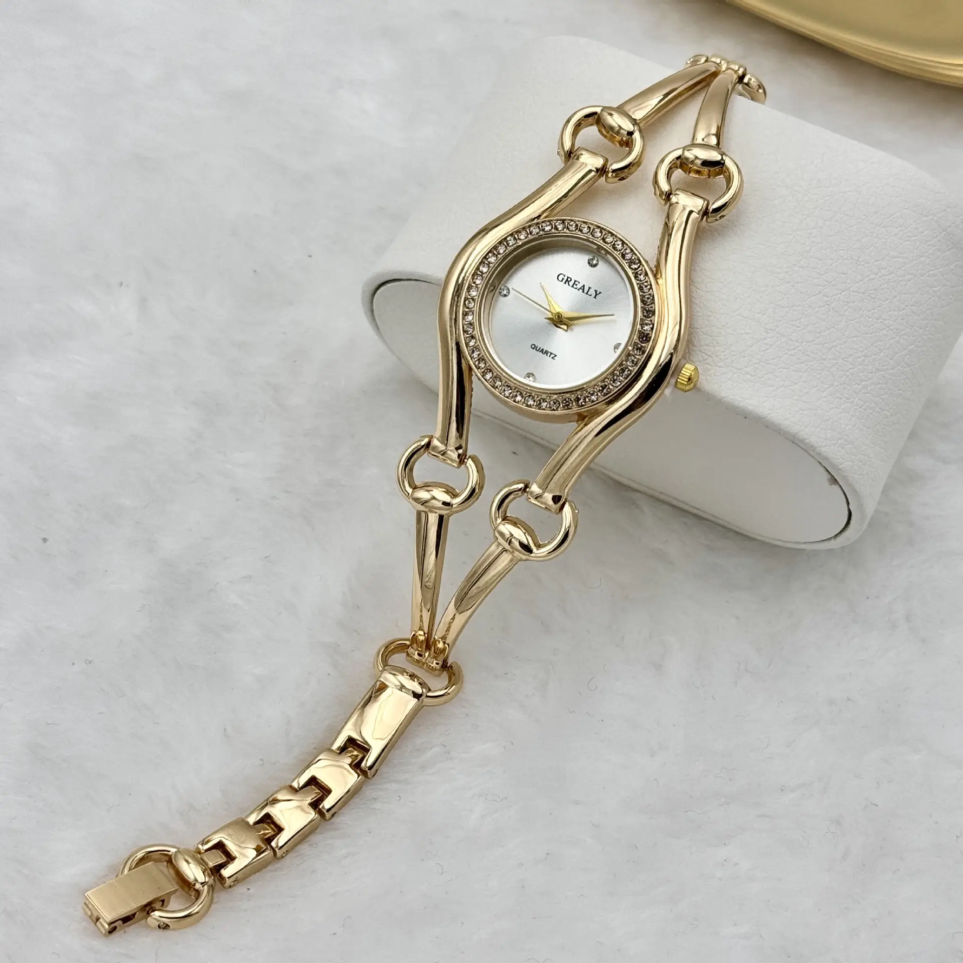 Green Crystal Bracelet Women's Quartz Watch — feature 5