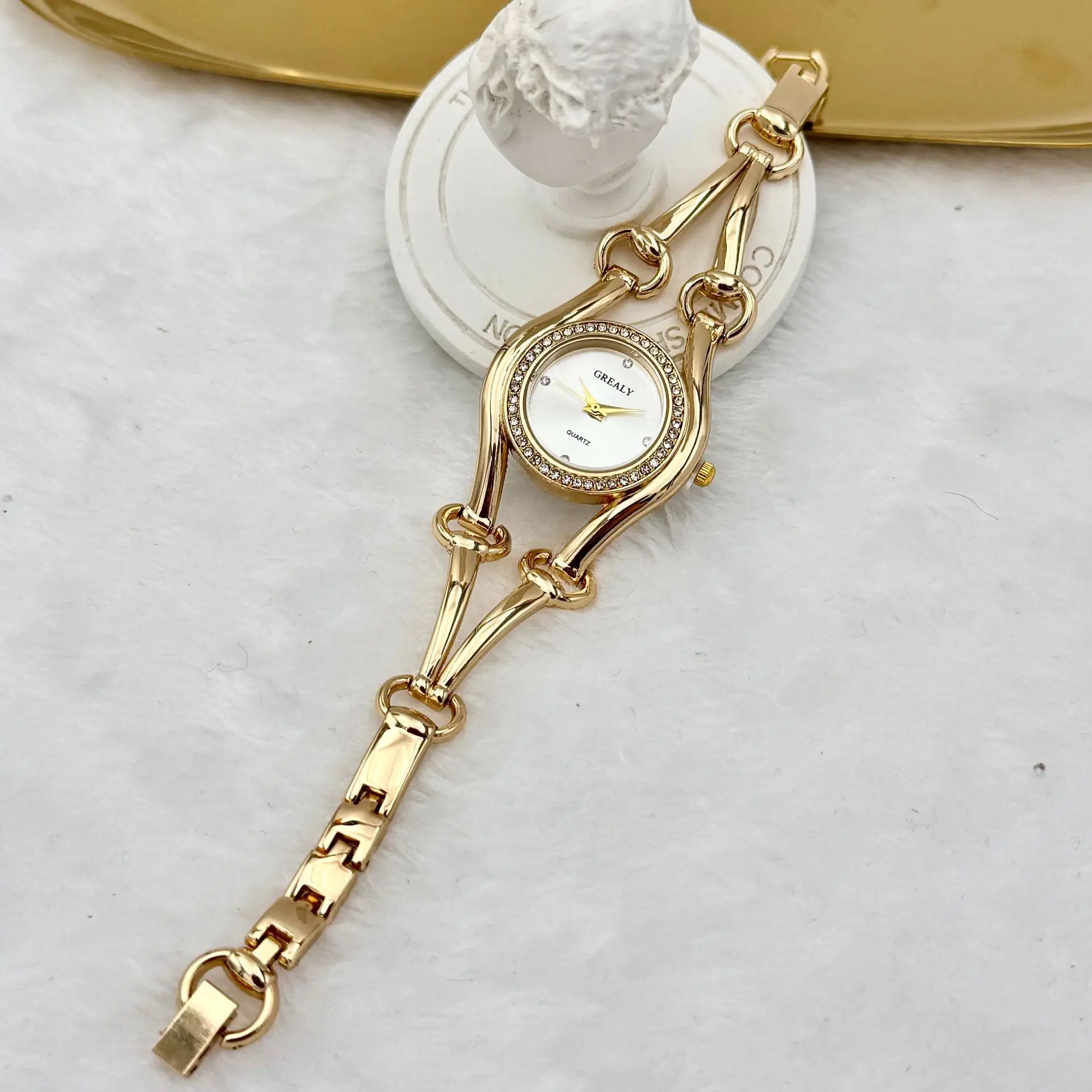 Green Crystal Bracelet Women's Quartz Watch — feature 6