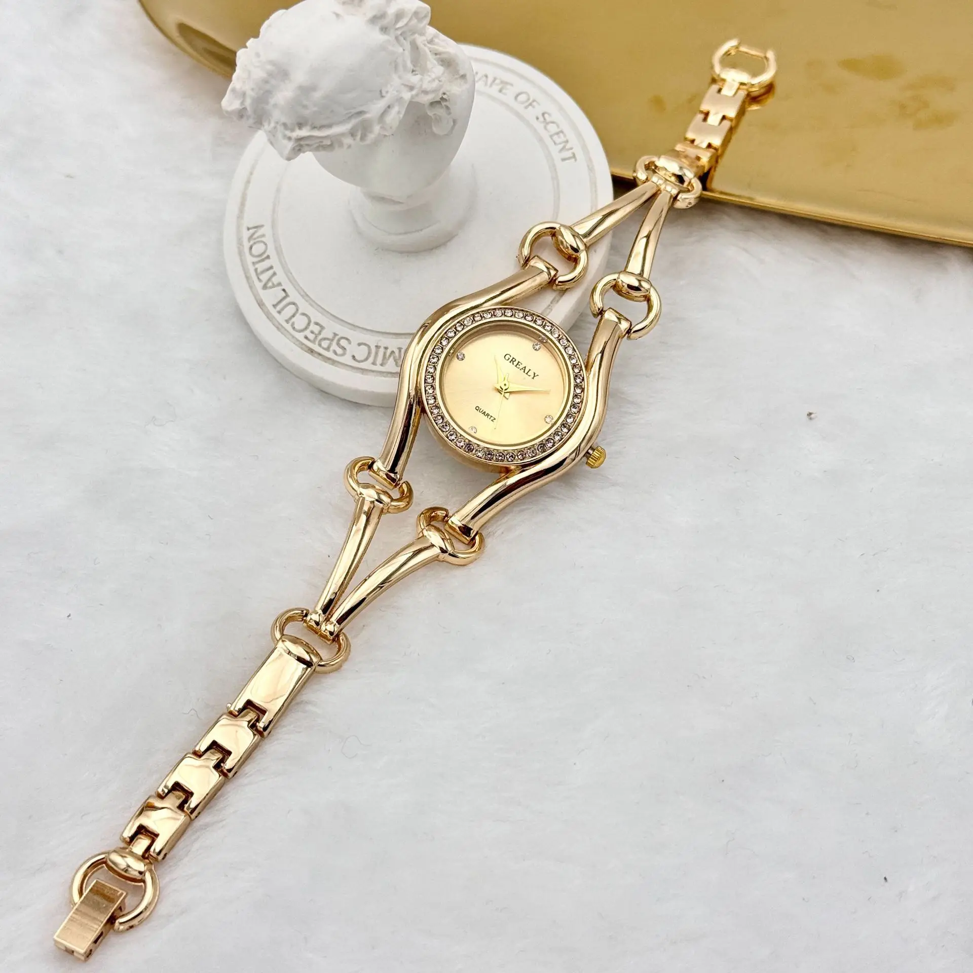 Green Crystal Bracelet Women's Quartz Watch — feature 9