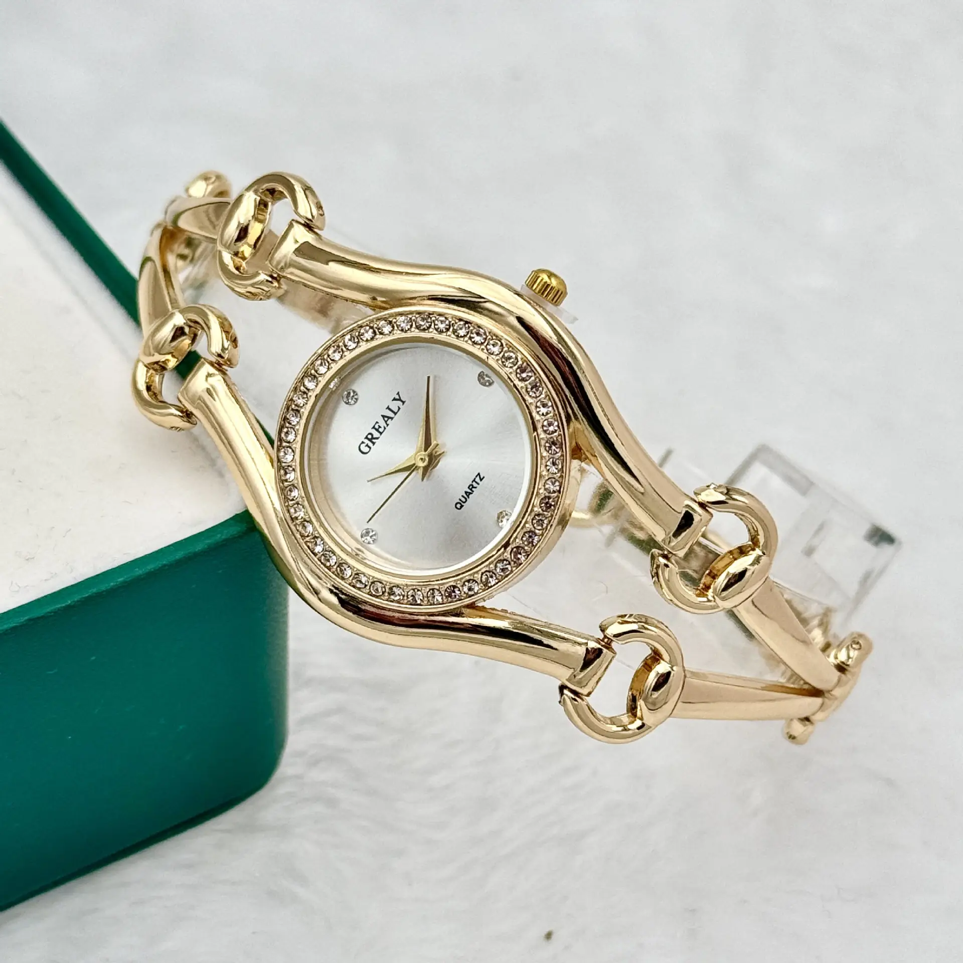 Green Crystal Bracelet Women's Quartz Watch - Image 2