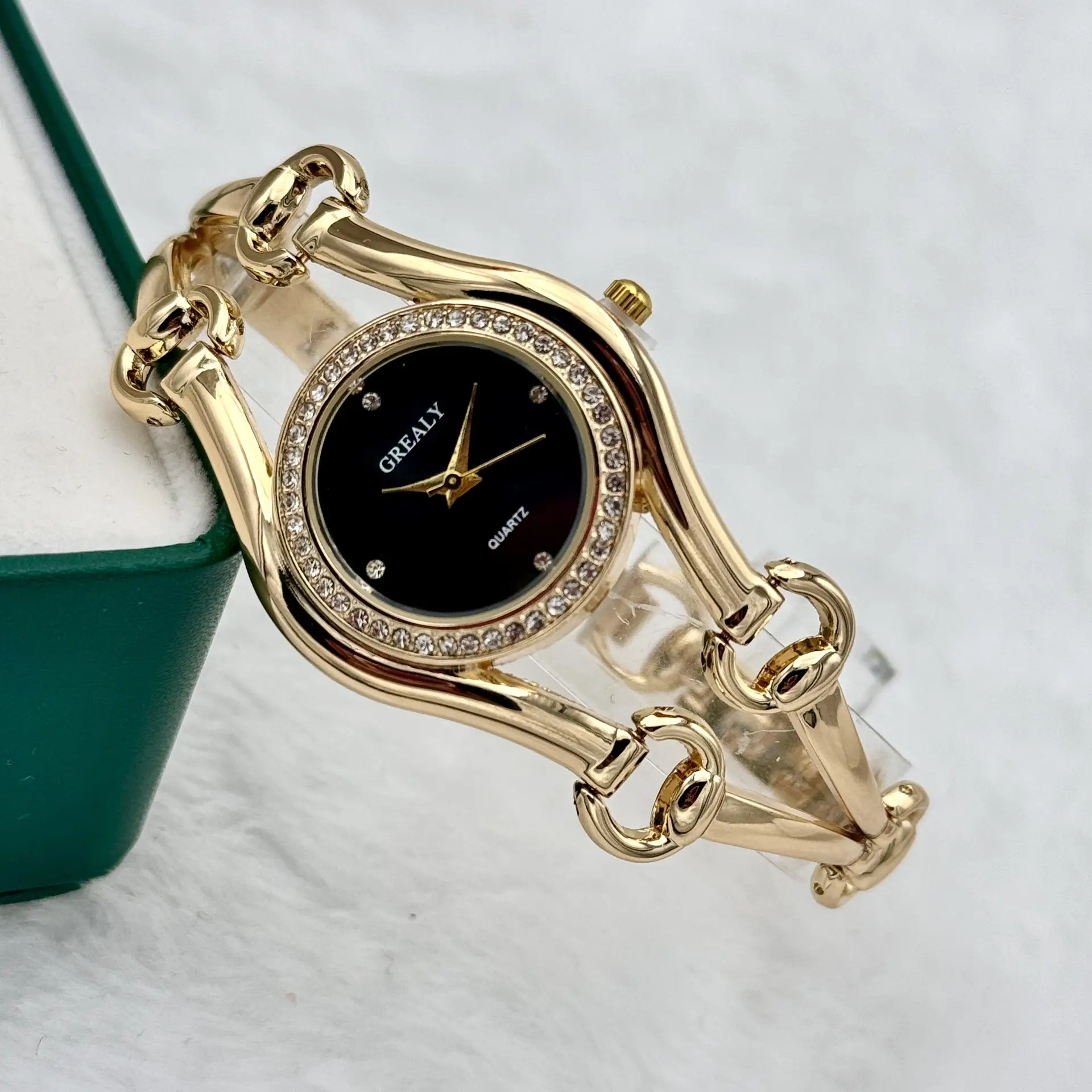Green Crystal Bracelet Women's Quartz Watch - Image 4