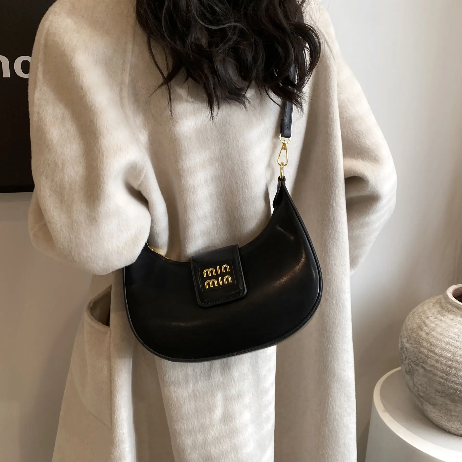 Women's Black Retro Mini Crossbody Bag 2024 - Image 6