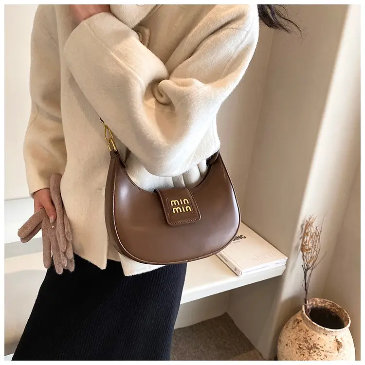 Women's Black Retro Mini Crossbody Bag 2024 — feature 17