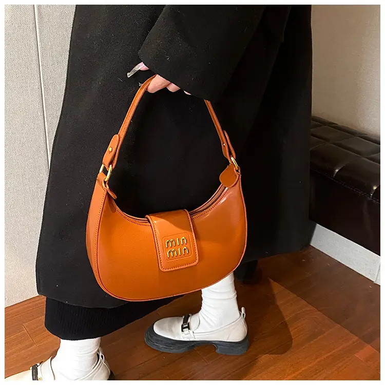 Women's Black Retro Mini Crossbody Bag 2024 — feature 28