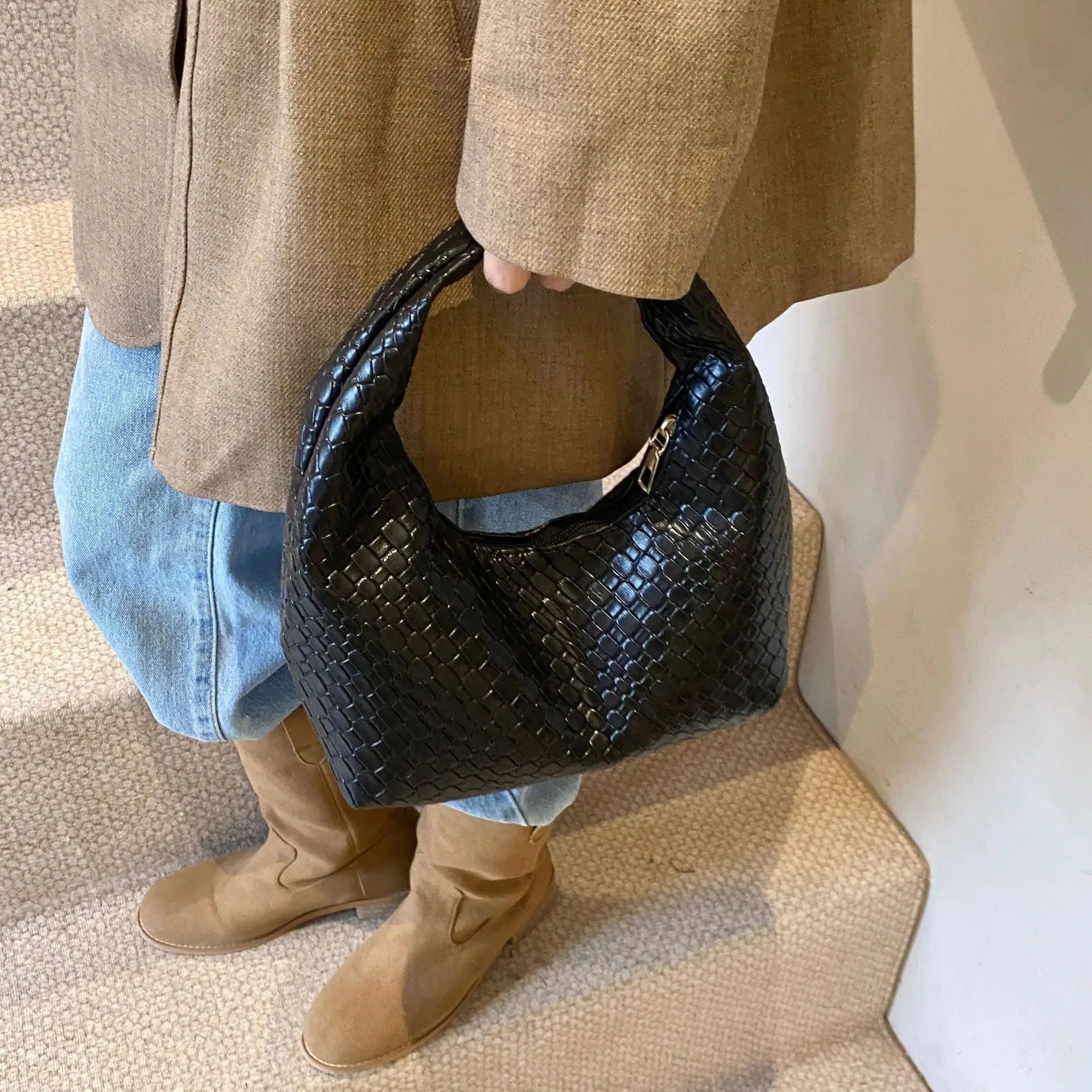 Women's Woven Hand Bag Large Capacity Winter Fashion Commute - Image 5