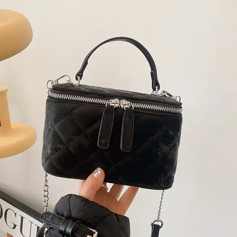 Black Diamond Chain Shoulder Bag 2024 - Image 4