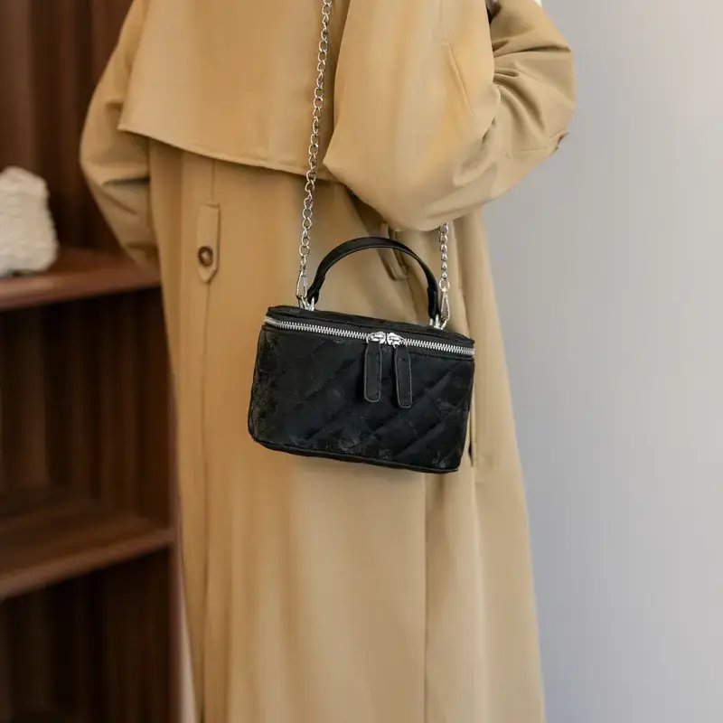 Black Diamond Chain Shoulder Bag 2024 - Image 6