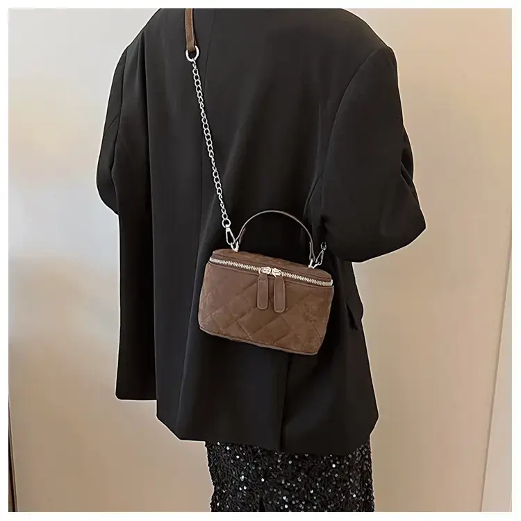 Black Diamond Chain Shoulder Bag 2024 — feature 24