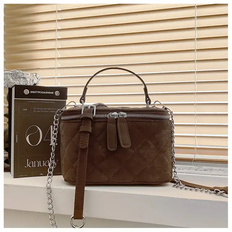 Black Diamond Chain Shoulder Bag 2024 — feature 30