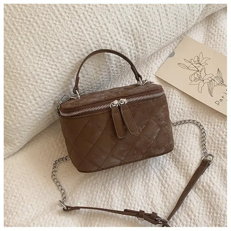 Black Diamond Chain Shoulder Bag 2024 — feature 32