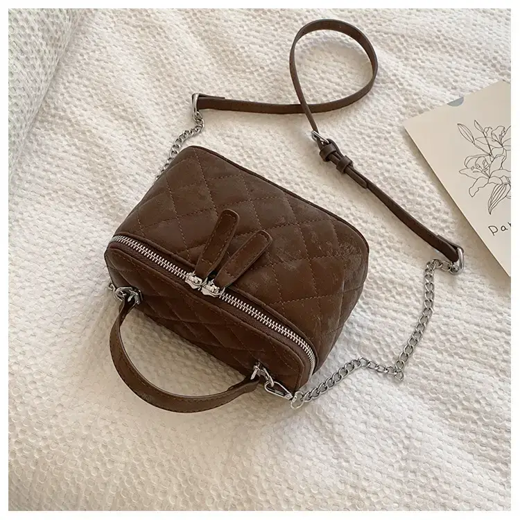 Black Diamond Chain Shoulder Bag 2024 — feature 33