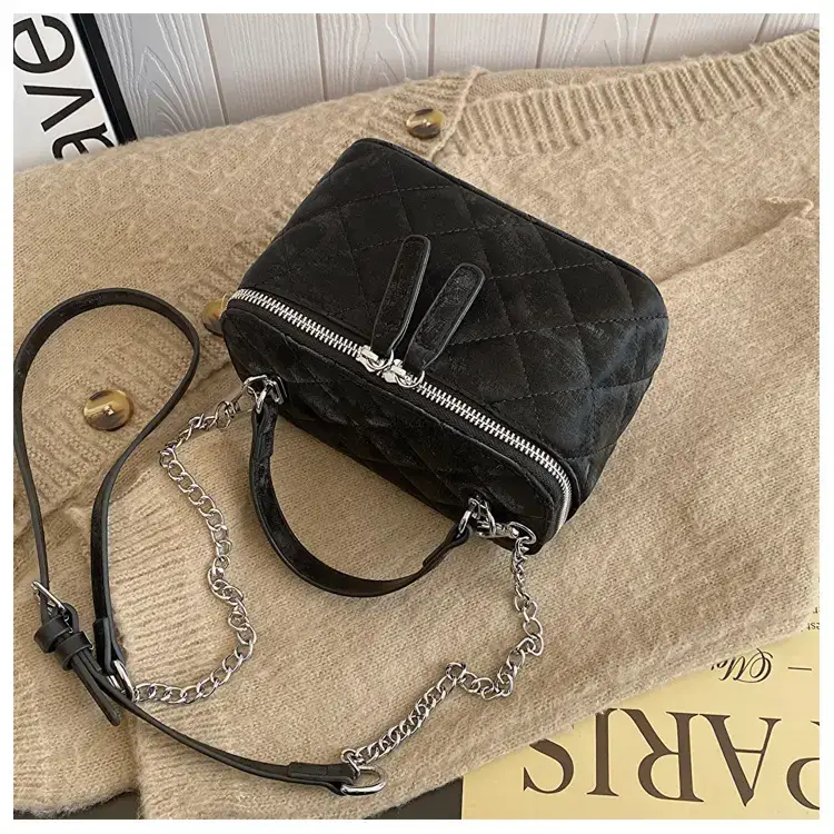 Black Diamond Chain Shoulder Bag 2024 — feature 39