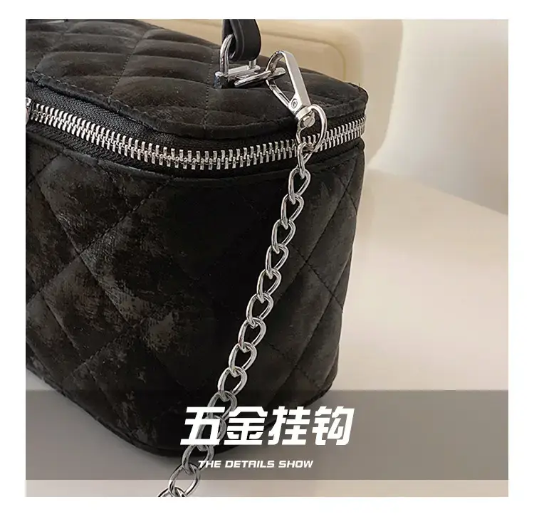 Black Diamond Chain Shoulder Bag 2024 — feature 5