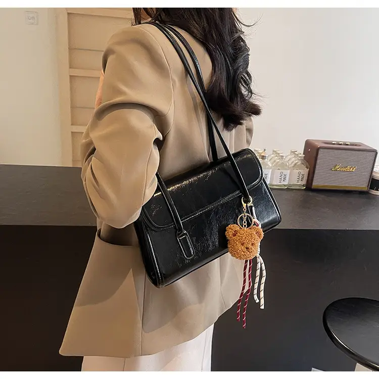 Women's Retro Shoulder Bag Brown Heart Charm — feature 11