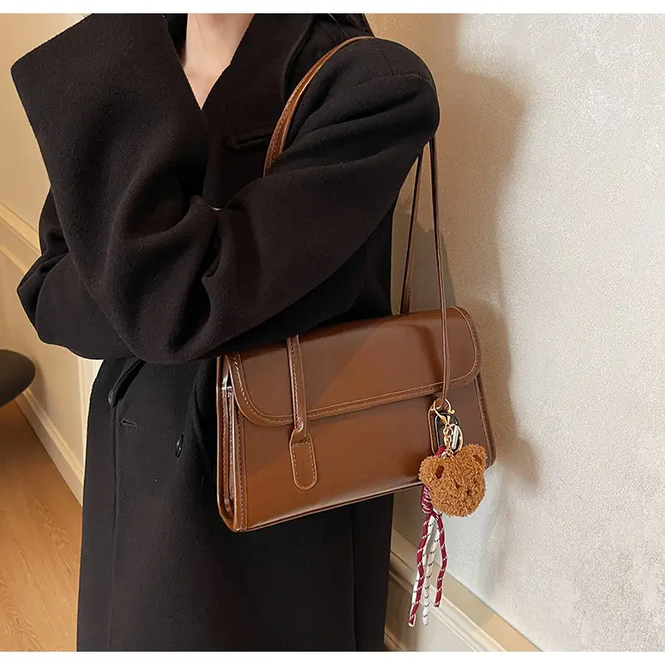 Women's Retro Shoulder Bag Brown Heart Charm — feature 15