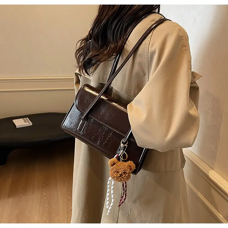 Women's Retro Shoulder Bag Brown Heart Charm — feature 17