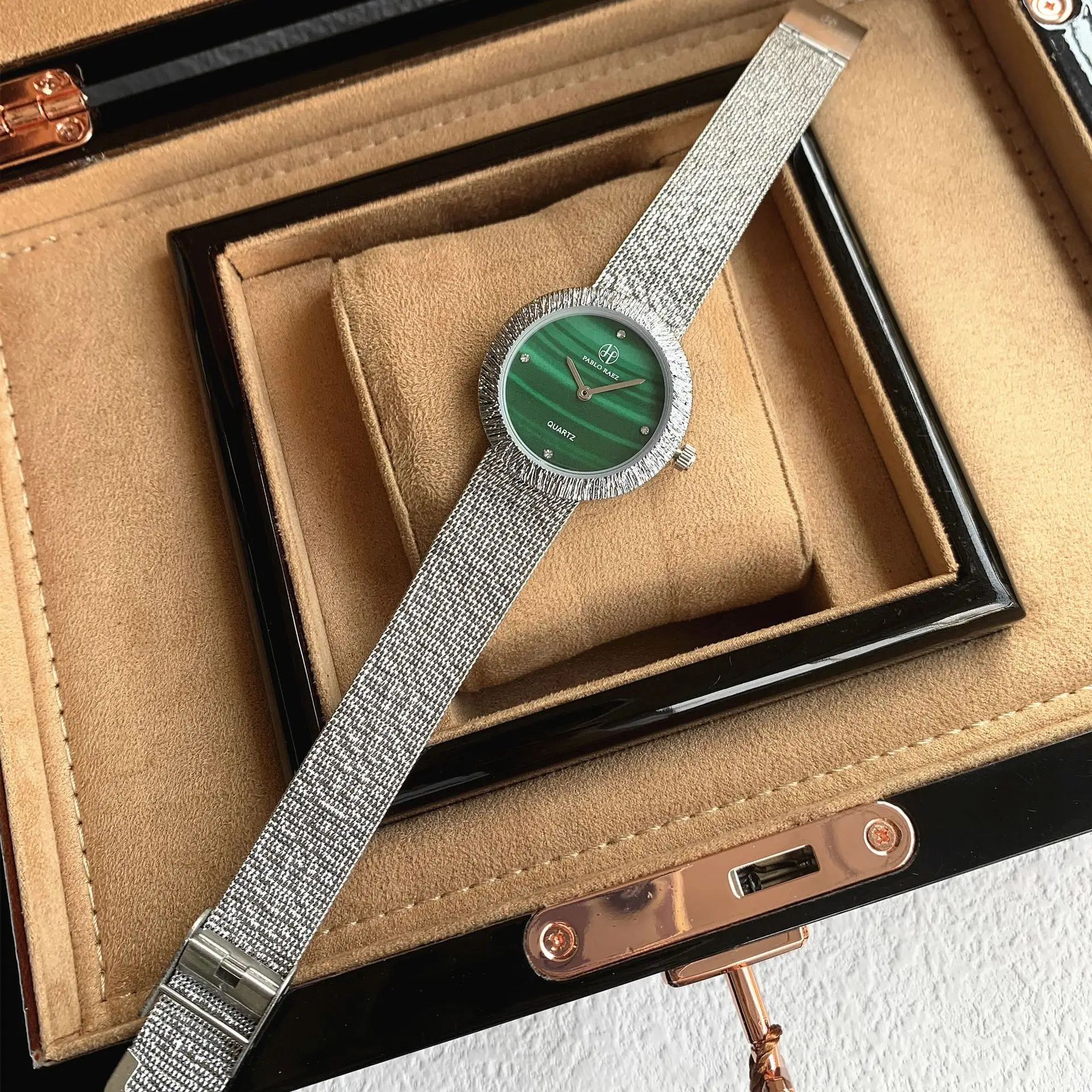 Small Green Quartz Women's Watch with Diamond Band - Image 7