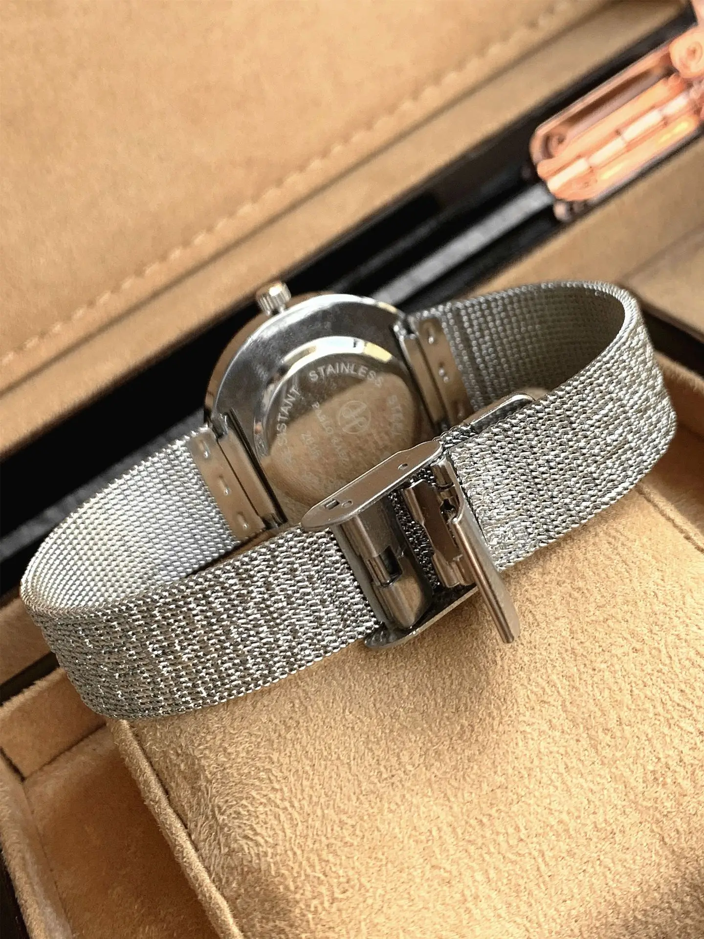 Small Green Quartz Women's Watch with Diamond Band — feature 10