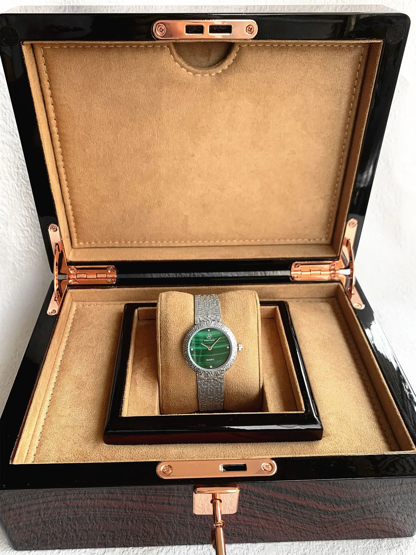 Small Green Quartz Women's Watch with Diamond Band — feature 14