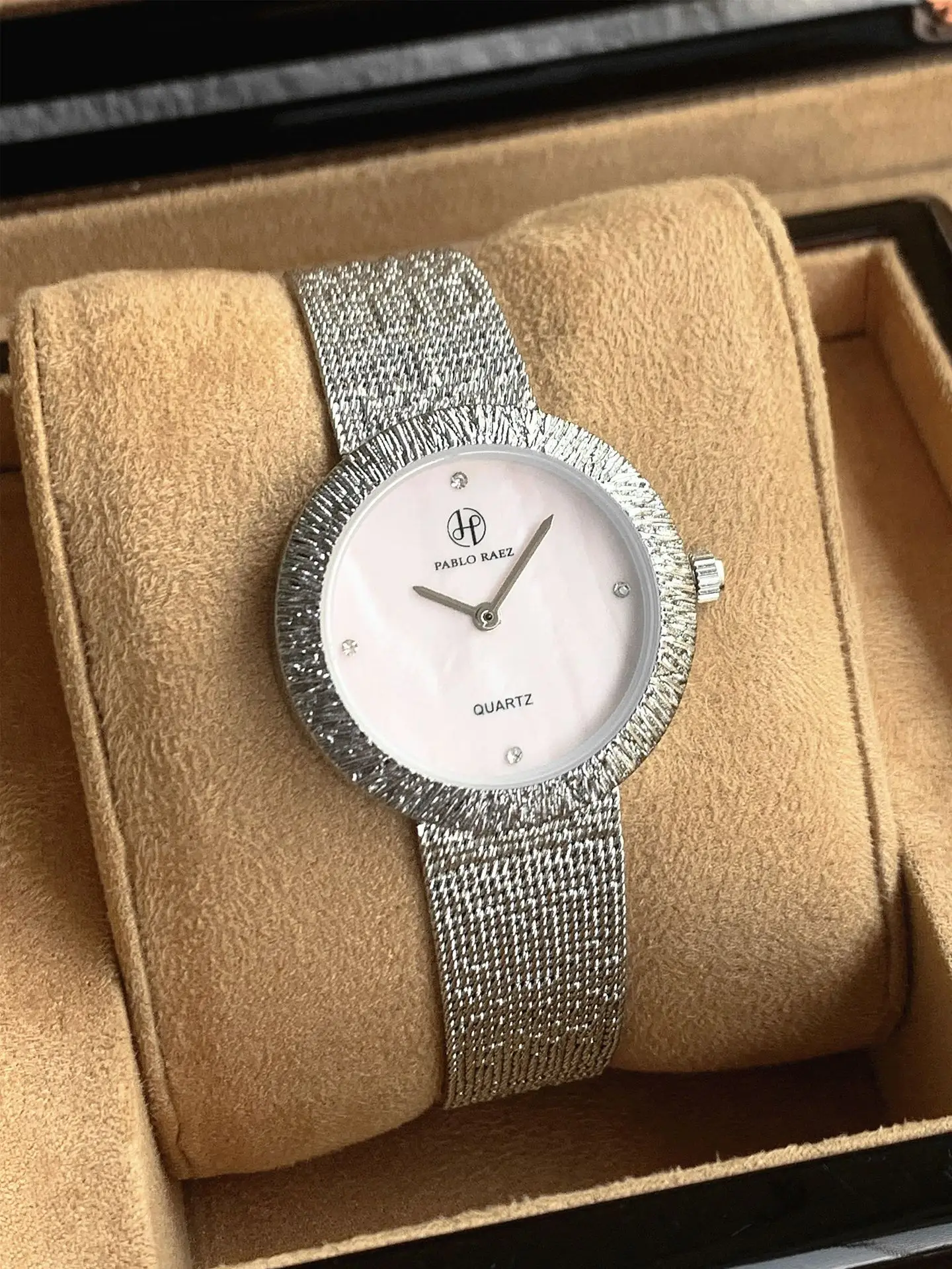 Small Green Quartz Women's Watch with Diamond Band — feature 15