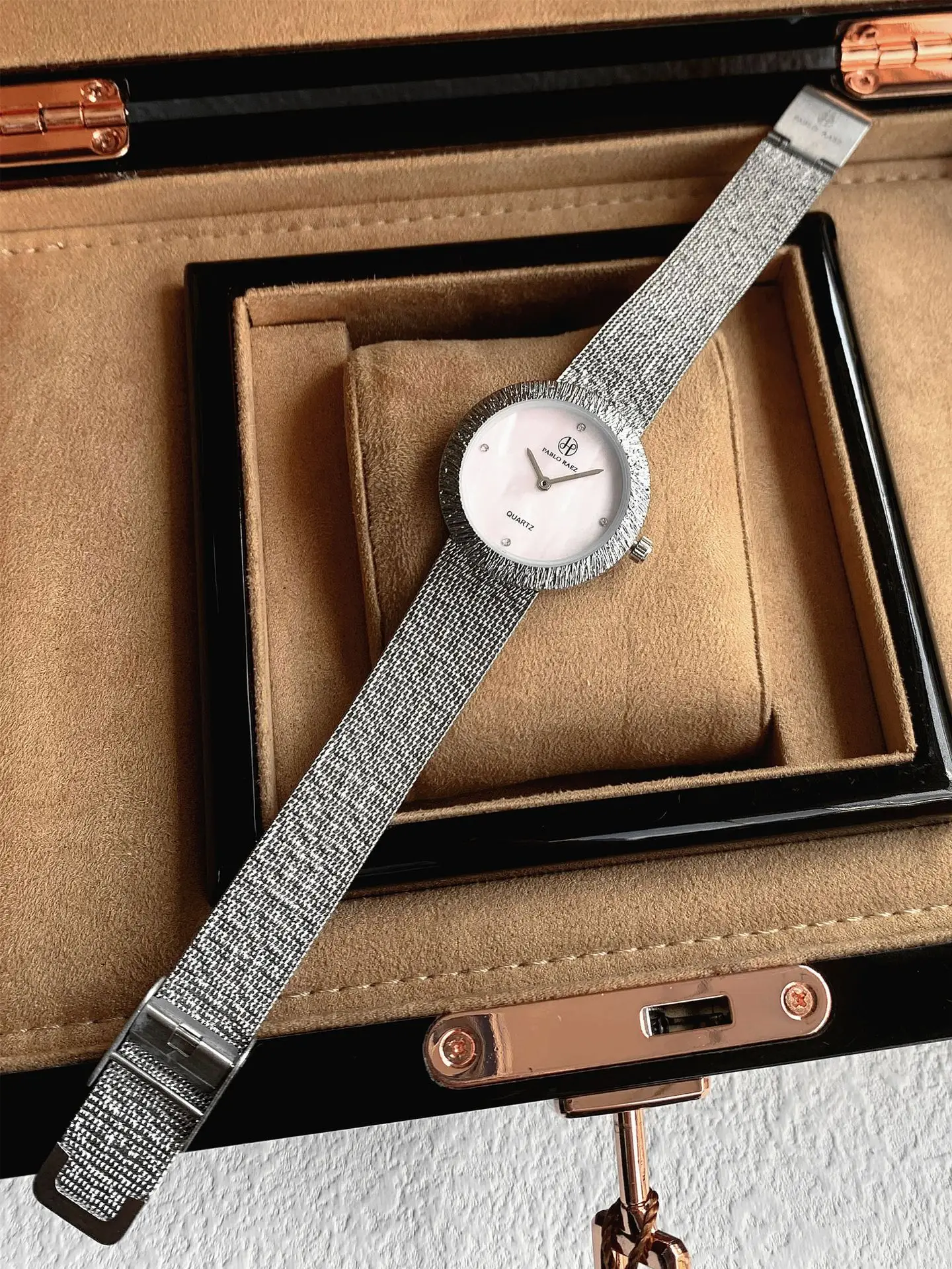Small Green Quartz Women's Watch with Diamond Band — feature 18