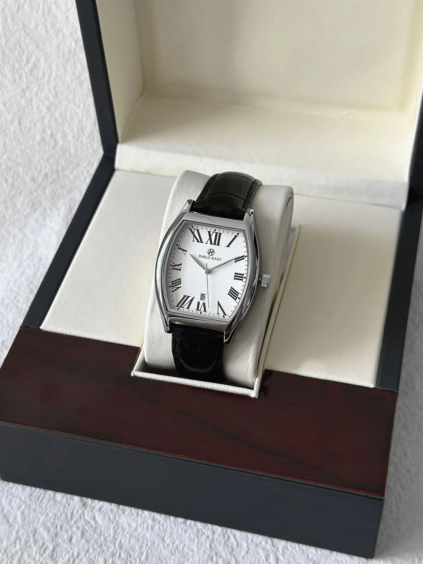 Men's Stainless Steel Swiss Watch with Roman Numeral — feature 17