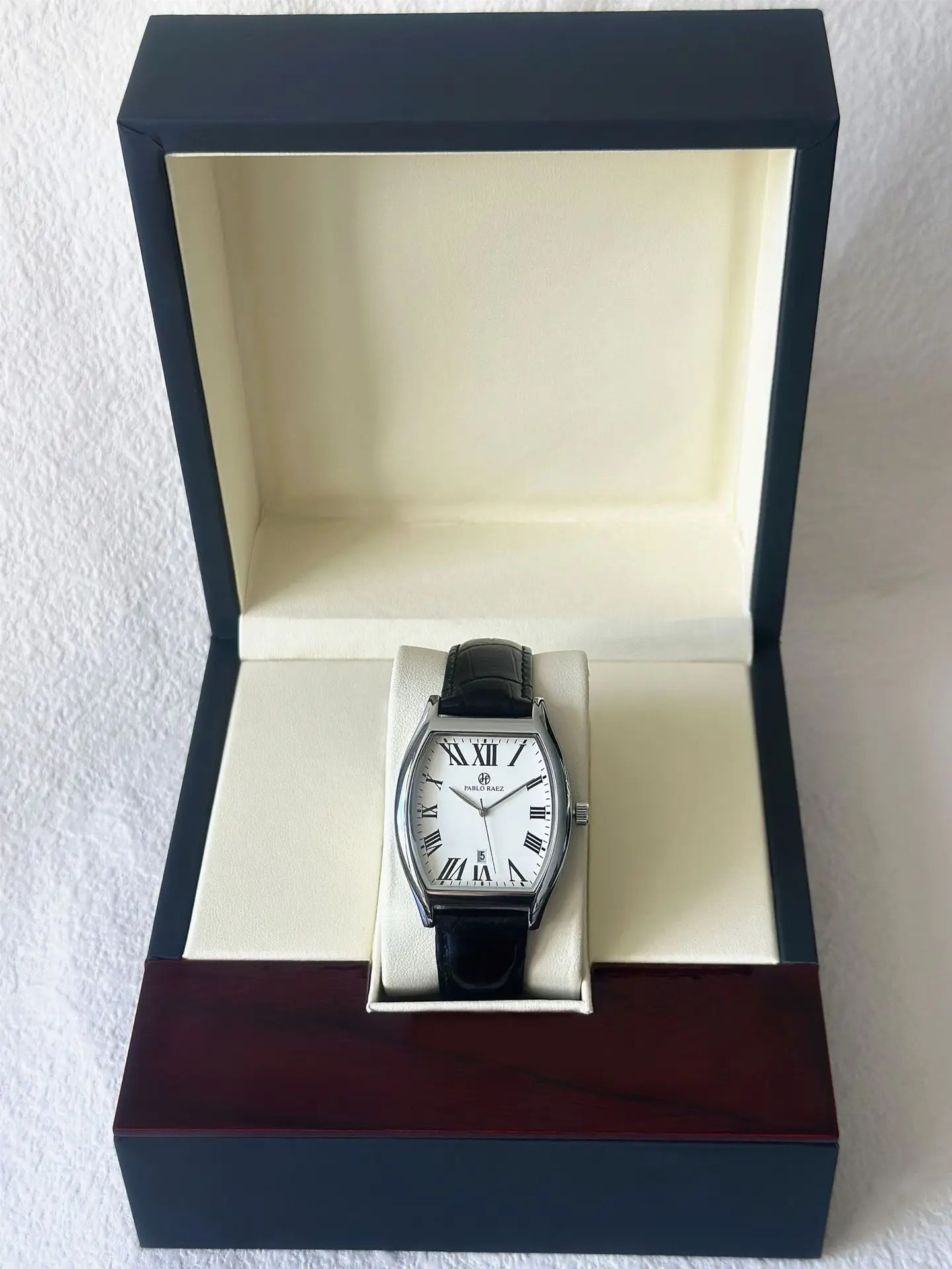 Men's Stainless Steel Swiss Watch with Roman Numeral — feature 7