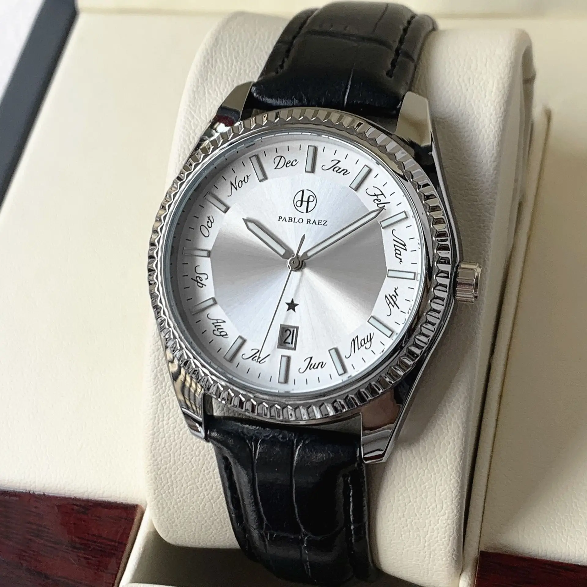 Men's Brown Leather Strap Quartz Watch with Luminous Dial