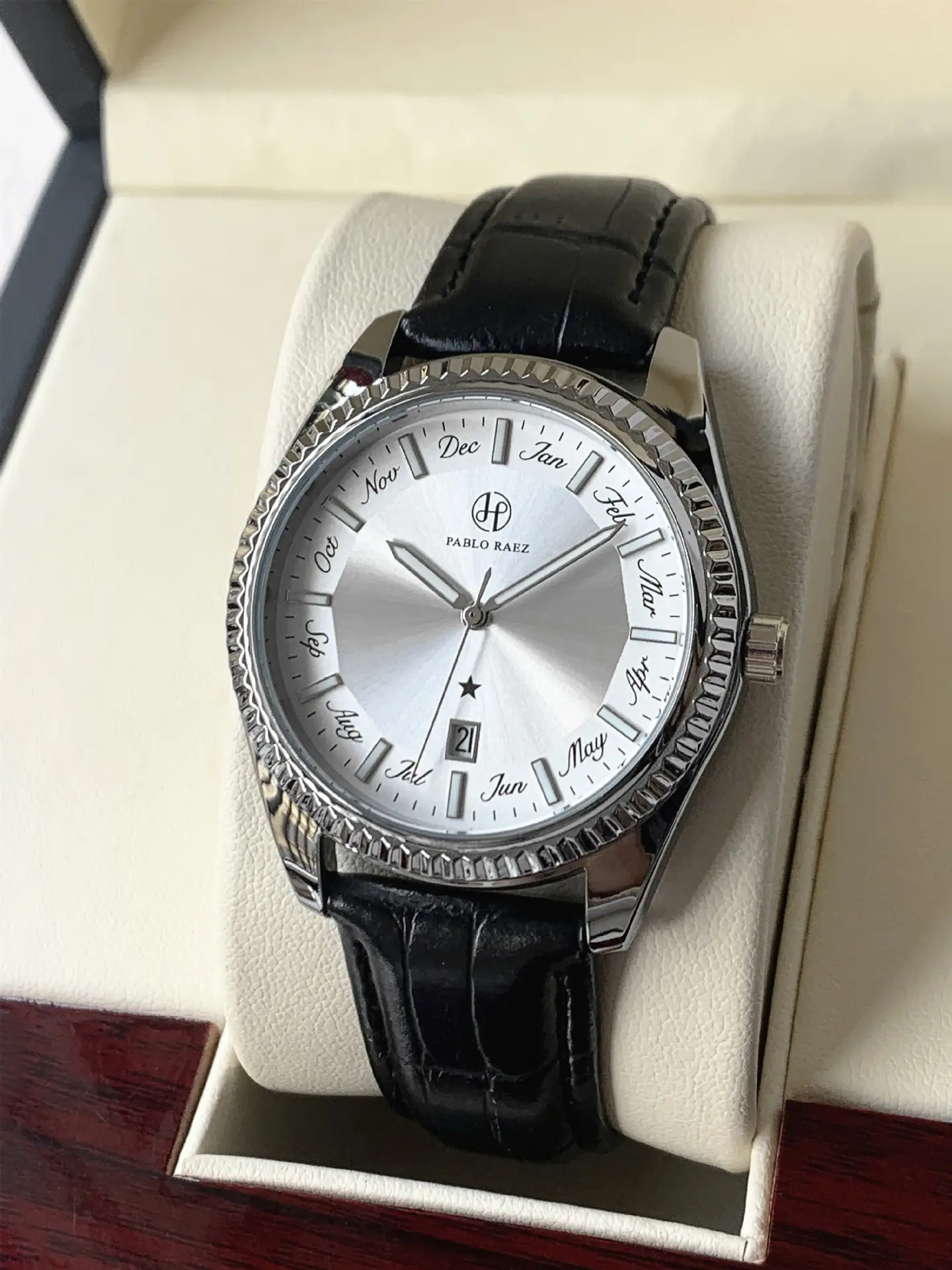 Men's Brown Leather Strap Quartz Watch with Luminous Dial — feature 11