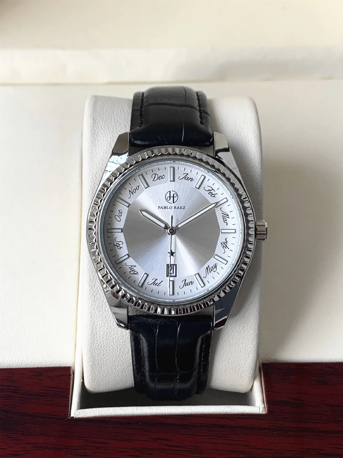 Men's Brown Leather Strap Quartz Watch with Luminous Dial — feature 12