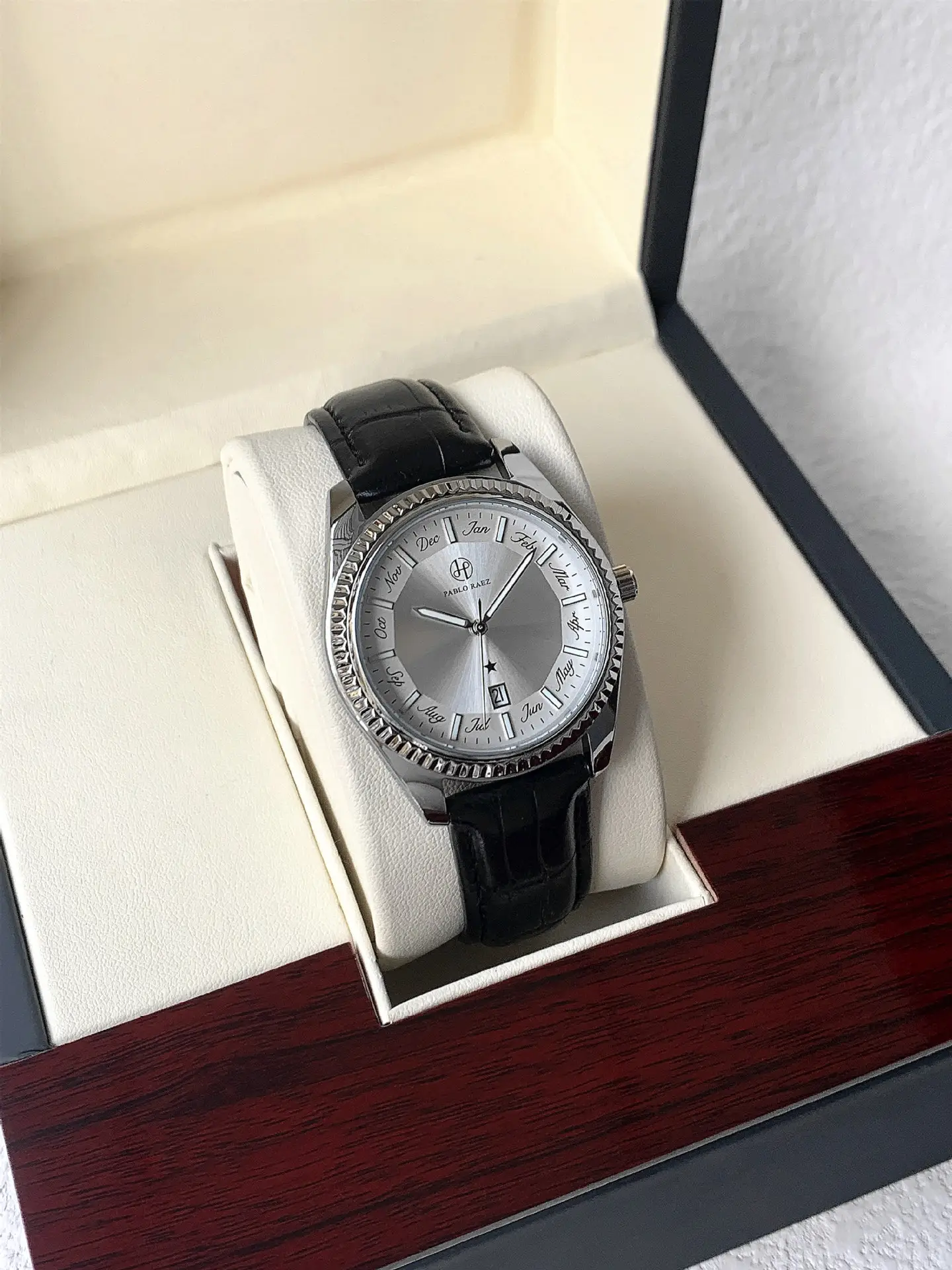 Men's Brown Leather Strap Quartz Watch with Luminous Dial — feature 16