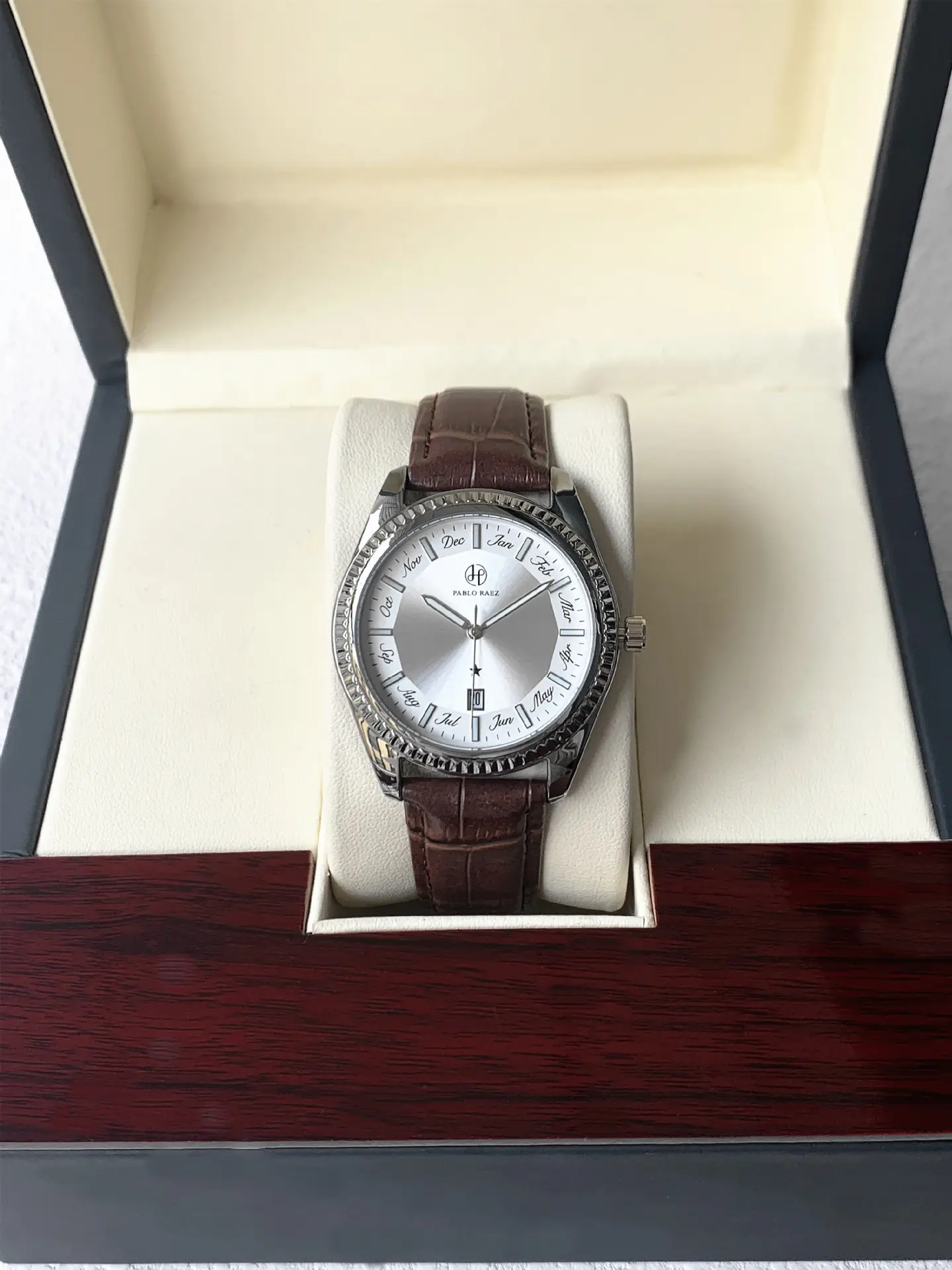 Men's Brown Leather Strap Quartz Watch with Luminous Dial — feature 20