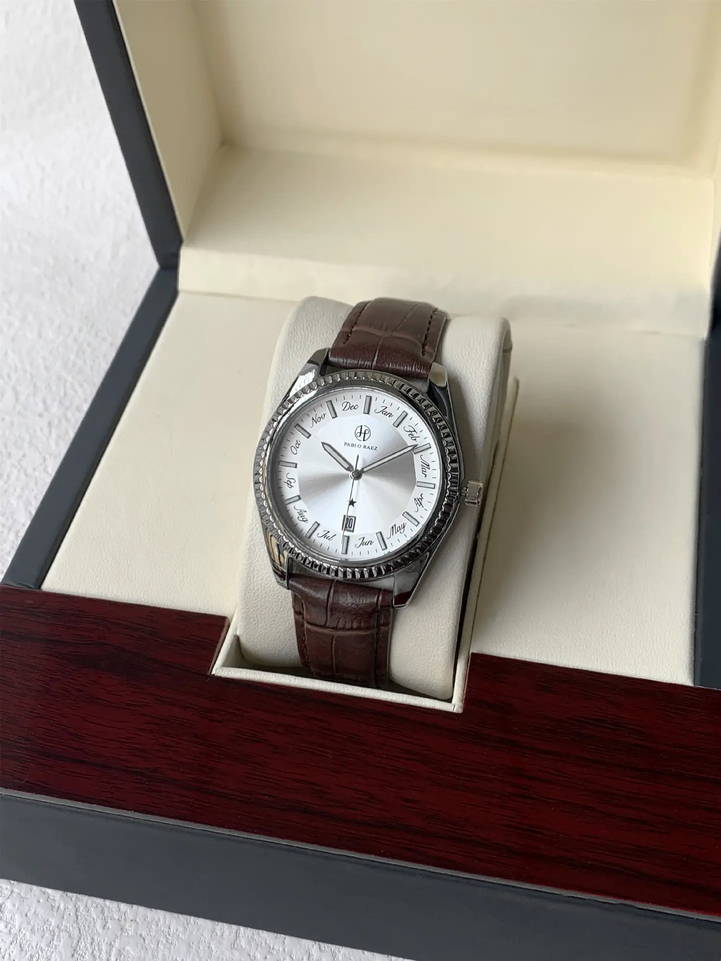 Men's Brown Leather Strap Quartz Watch with Luminous Dial — feature 21