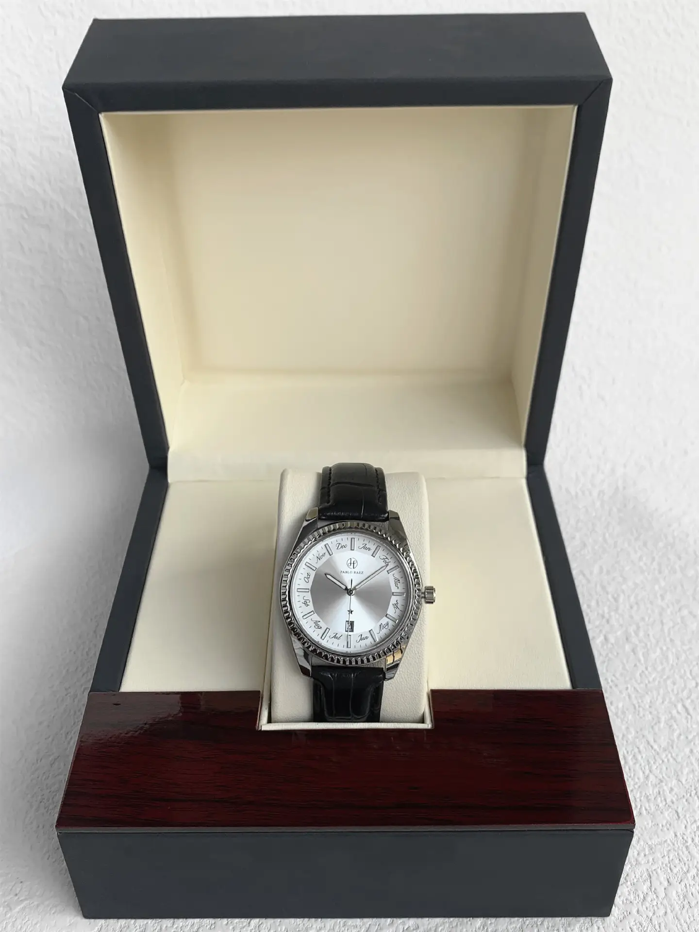 Men's Brown Leather Strap Quartz Watch with Luminous Dial — feature 7