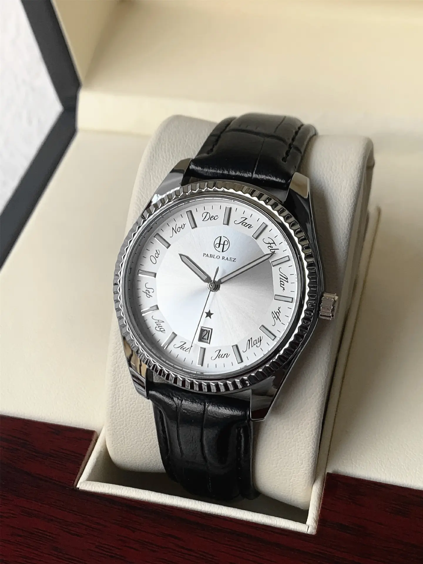 Men's Brown Leather Strap Quartz Watch with Luminous Dial — feature 8