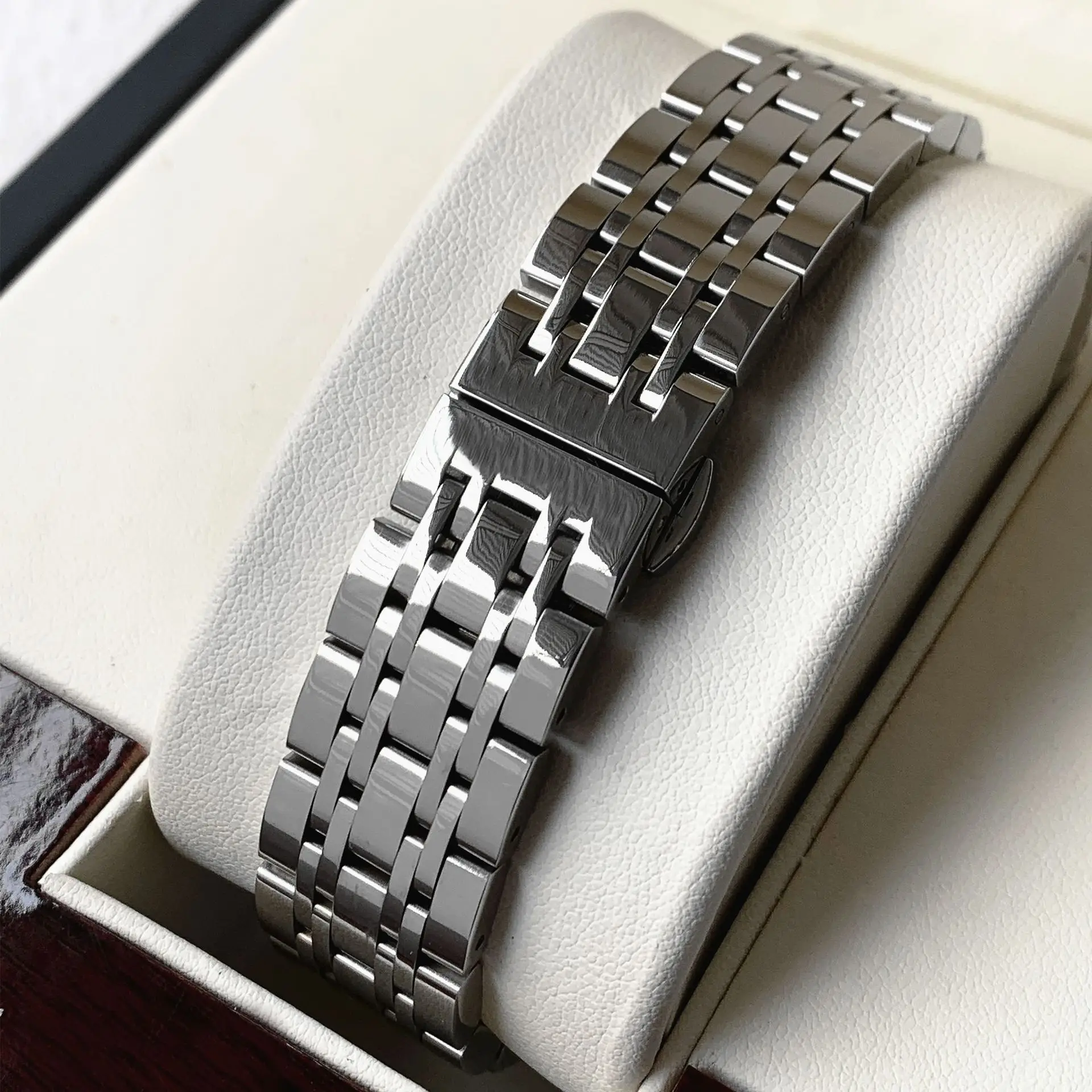 Men's Stainless Steel Quartz Watch with Day/Past Day Function - Image 4