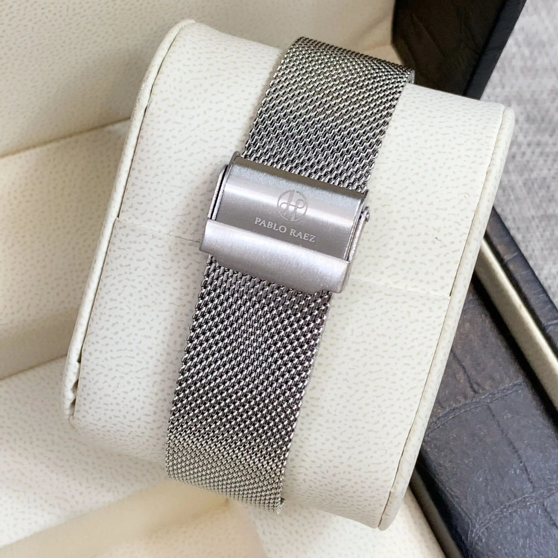 Men's Black Leather Belt Watch with Green Dial & Quartz Movement — feature 23