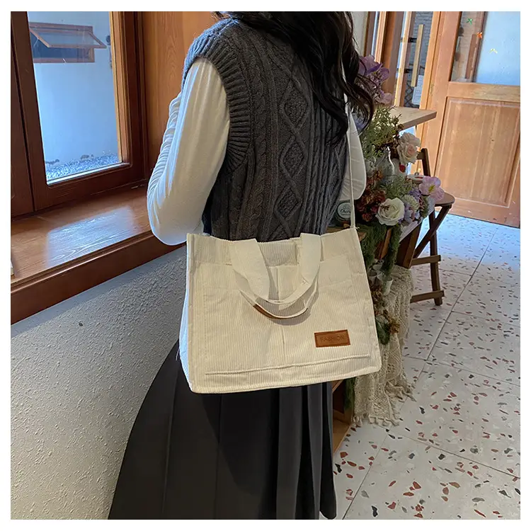 Women's Large Capacity Velvet Shoulder Crossbody Bag — feature 9