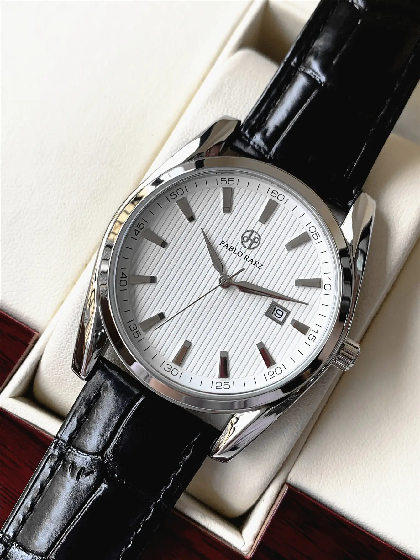 Men's Waterproof Quartz Watch with Stainless Steel Case — feature 11