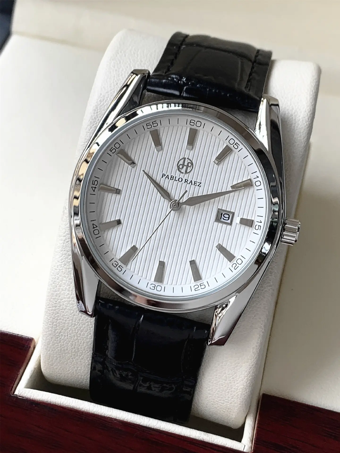 Men's Waterproof Quartz Watch with Stainless Steel Case — feature 17