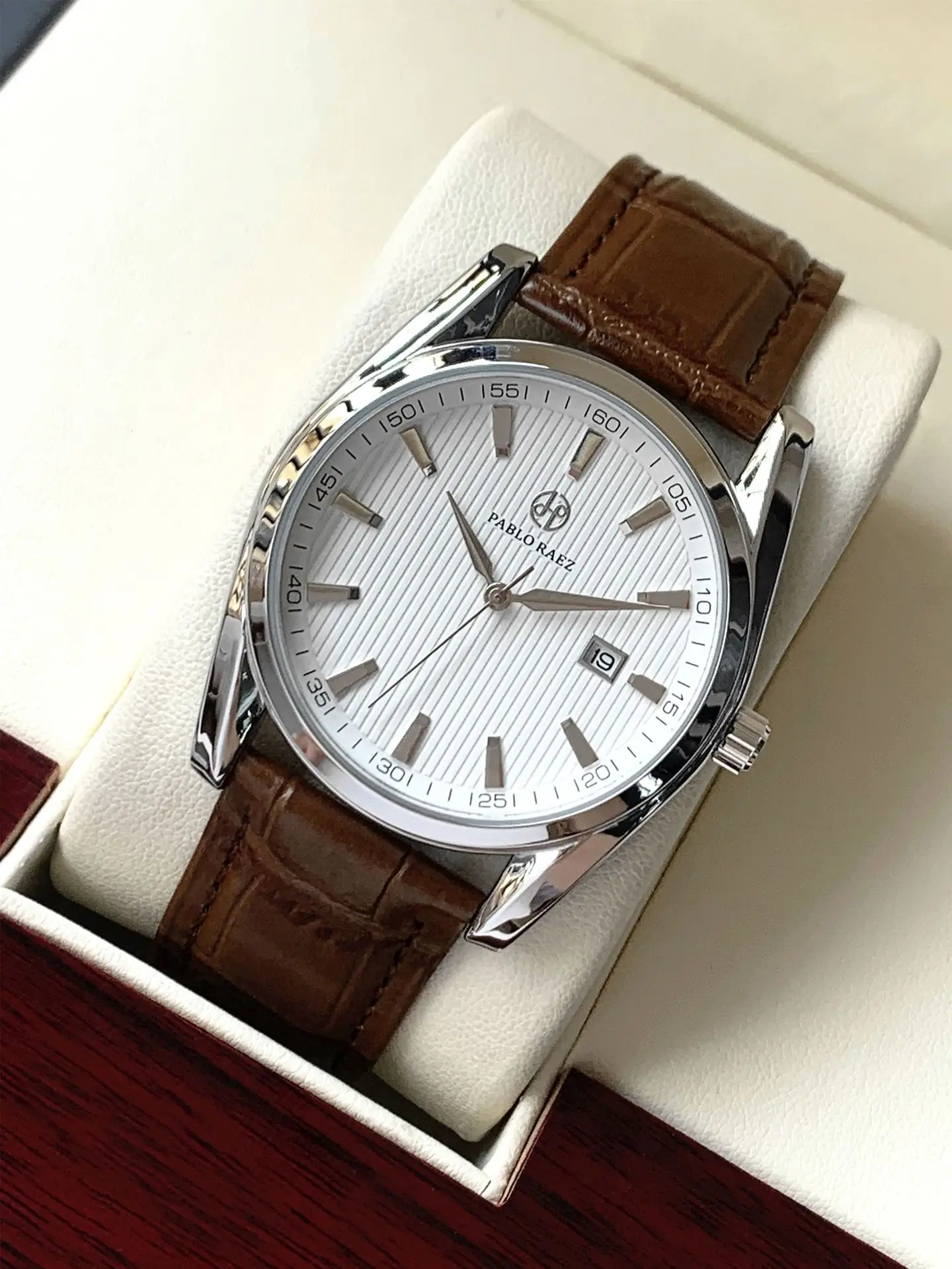 Men's Waterproof Quartz Watch with Stainless Steel Case — feature 24