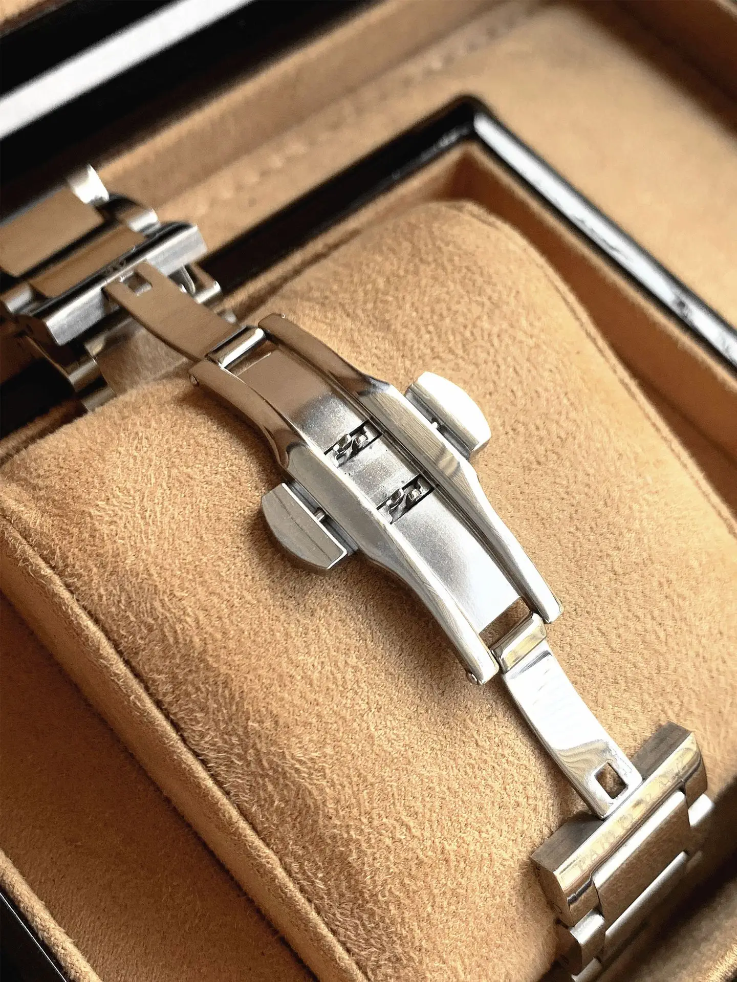 Men's Quartz Watch with Butterfly Buckle & Luminous Dial — feature 12