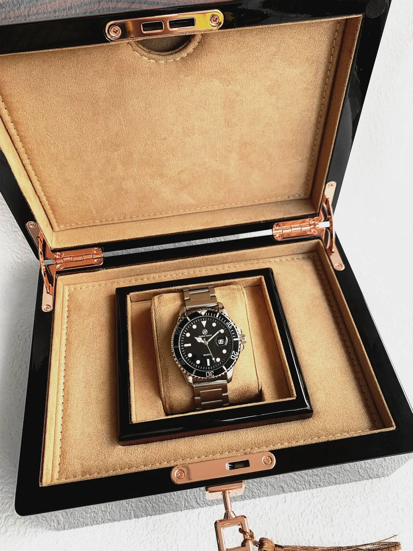 Men's Quartz Watch with Butterfly Buckle & Luminous Dial — feature 5