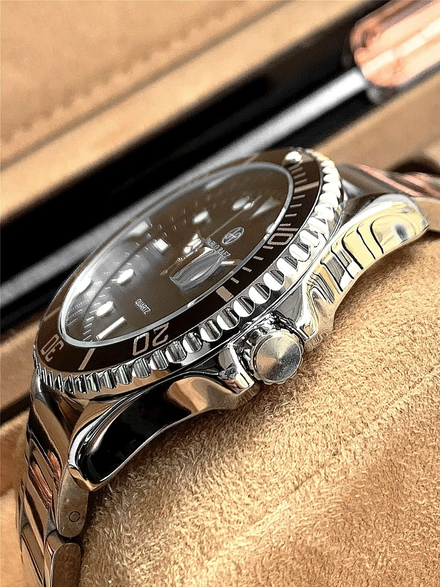 Men's Quartz Watch with Butterfly Buckle & Luminous Dial — feature 9