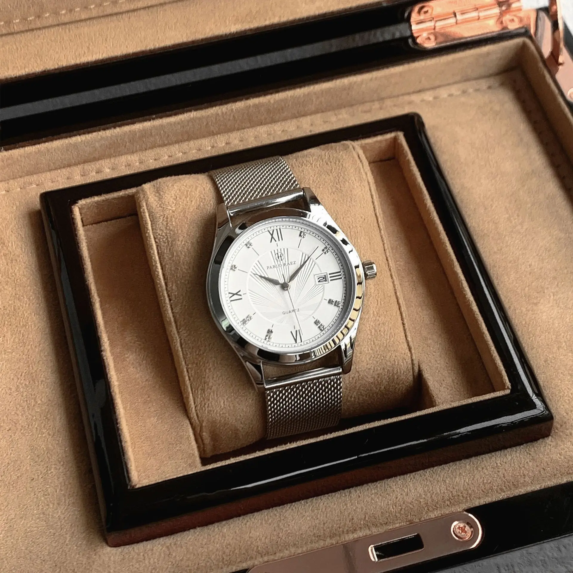 Men's Quartz Watch with Calendar & Leather Strap — feature 16