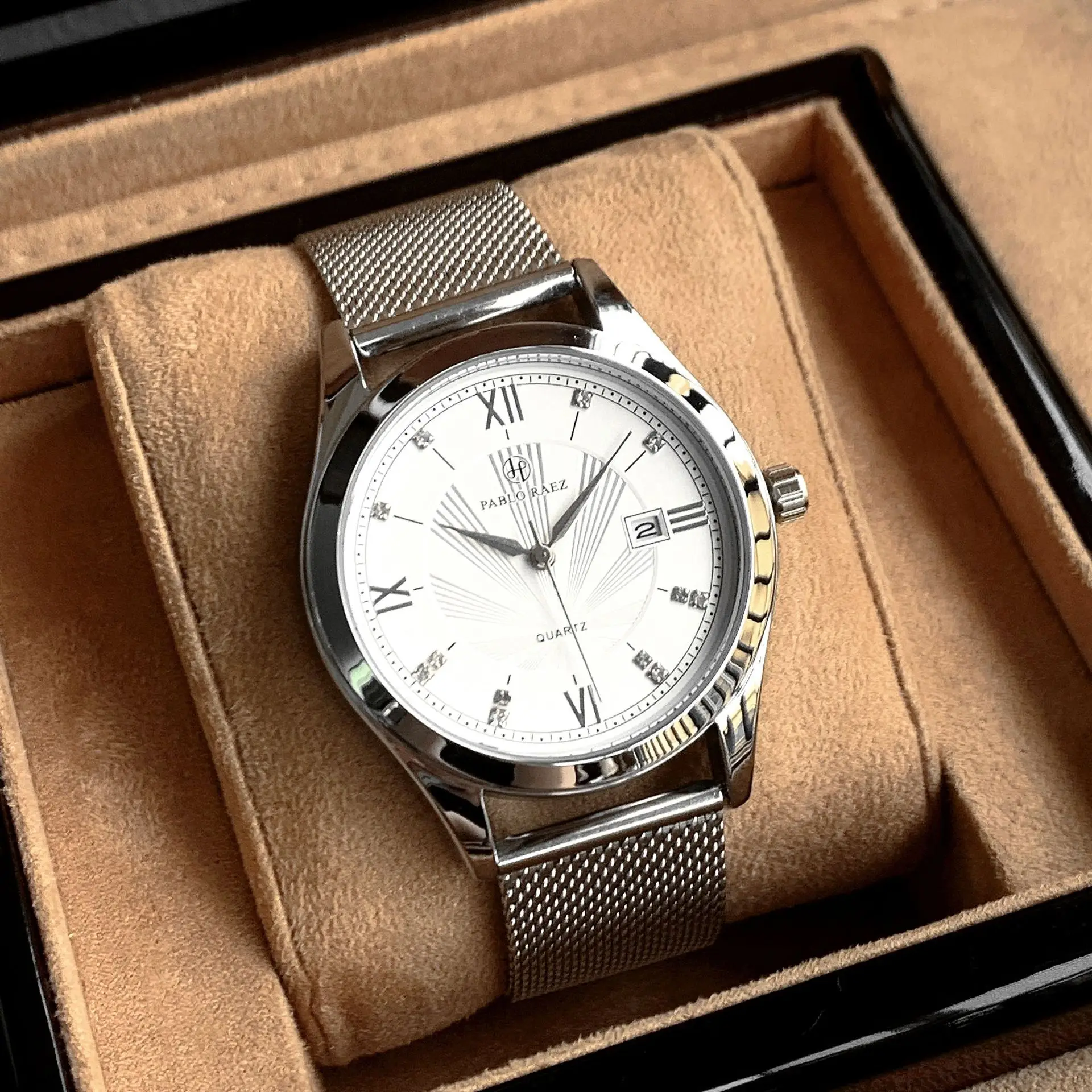 Men's Quartz Watch with Calendar & Leather Strap — feature 17